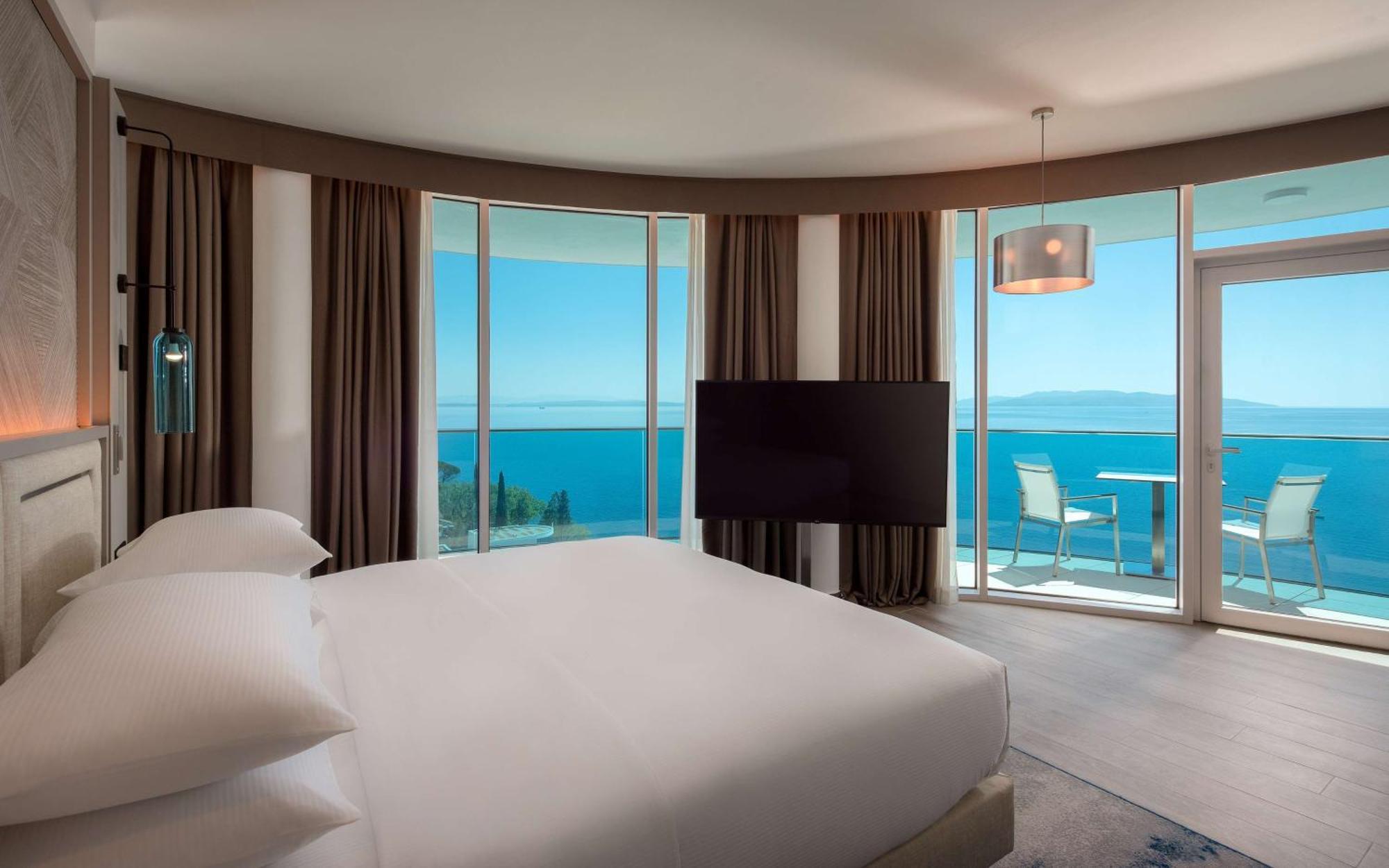 Hilton Rijeka Costabella Beach Resort And Spa Buitenkant foto Suite
