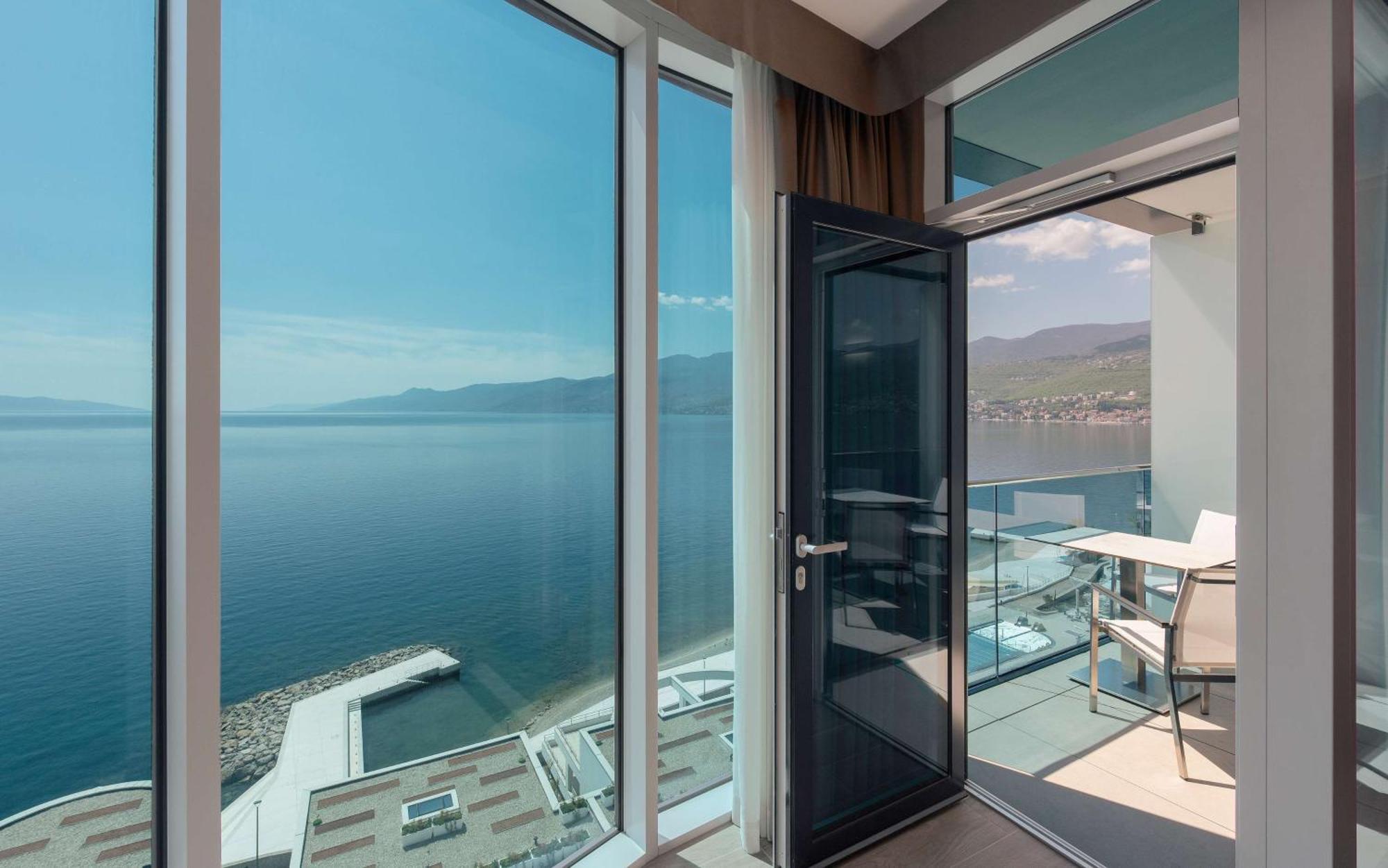 Hilton Rijeka Costabella Beach Resort And Spa Buitenkant foto
